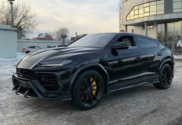 Lamborghini Urus in Black color